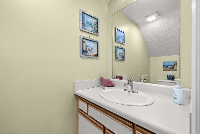 Building Photo - 133 W Leslie Ln