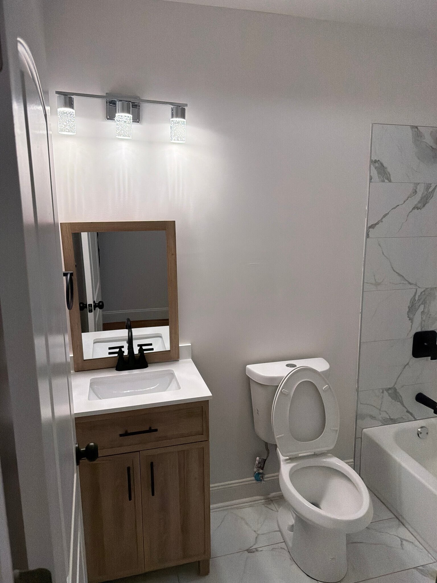 Building Photo - 1529 E 72nd St