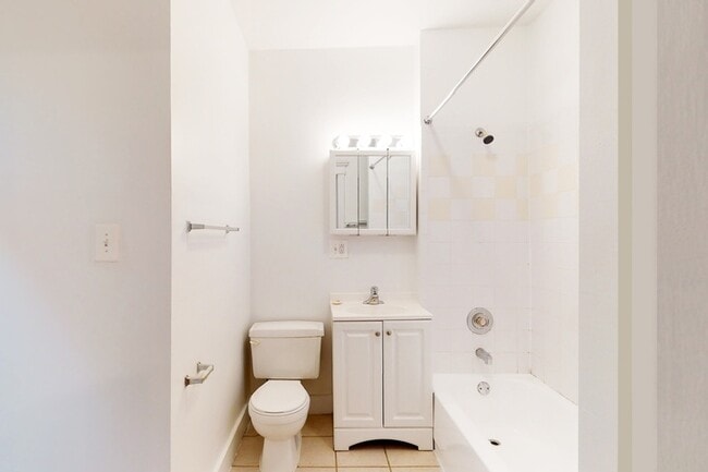 Floorplan - 5335-5337 S. Woodlawn Avenue