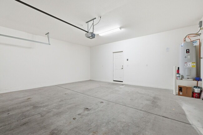 Building Photo - 1647 S 83rd Pl