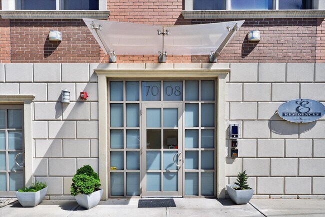 Building Photo - 7008 Madison St