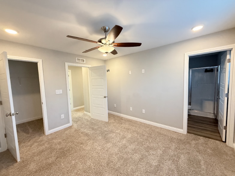 Building Photo - 3920 Dunbar Ave