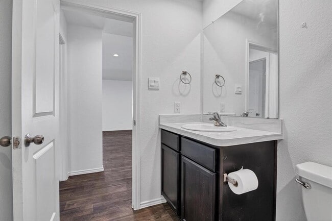Building Photo - 2439 Moraine Vly Dr