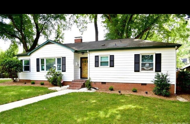 Building Photo - 4326 Castleton Rd