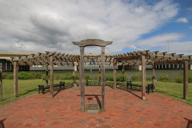 Building Photo - 146 Florida Ave