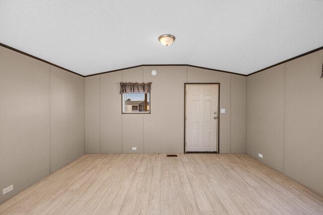 Building Photo - 2301 NW Sheridan Rd