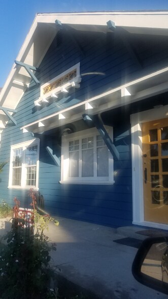 Building Photo - 1340 W 29th St