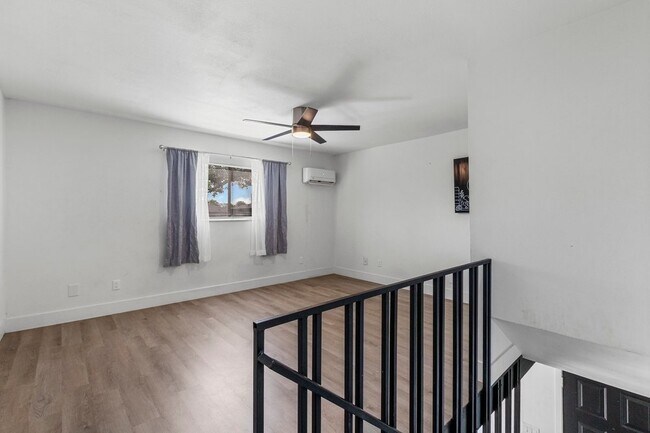 Building Photo - 4414 Overlook Dr