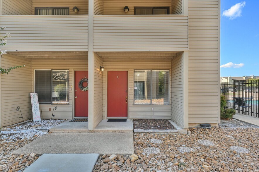 Building Photo - 1902 Dartmouth St