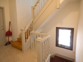 Building Photo - 1067 E 2nd St