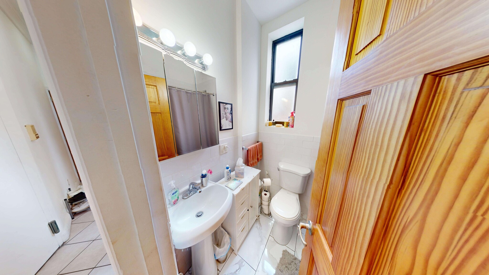 Building Photo - 221 E 83rd St