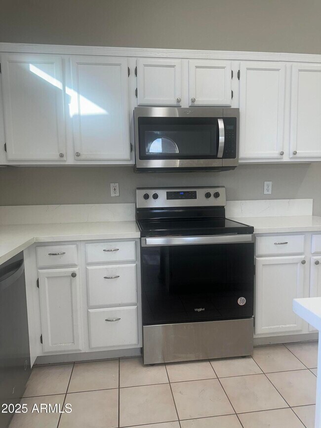 Building Photo - 1755 W Aspen Ave