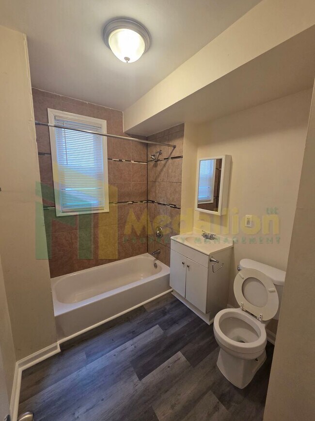 Building Photo - Spacious 3-Bedroom Home with Modern Update...