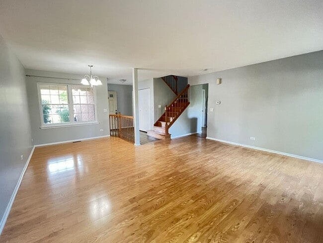 Building Photo - 150 White Branch Ct N