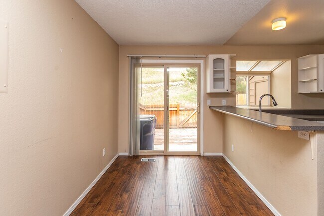 Building Photo - 6853 Mountain Top Ln