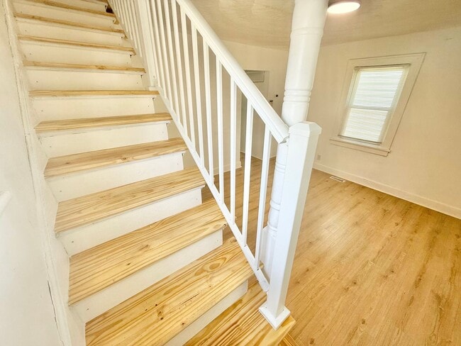 Building Photo - ***RENT READY~4 Bed RENOVATED 2 story house/w/ downstairs bedroom/Granite countertops