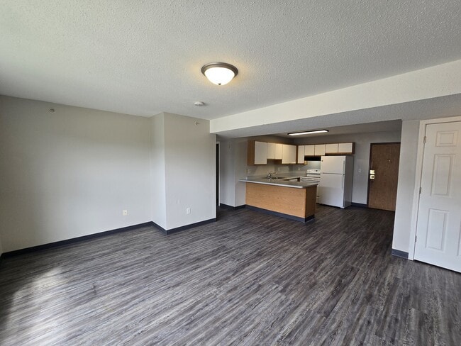 Building Photo - 60 Miller Ave SW