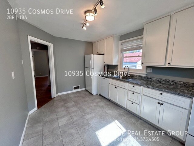 Building Photo - 10935 Cosmos Dr