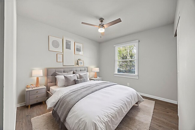 Building Photo - 115 E Sycamore Rd