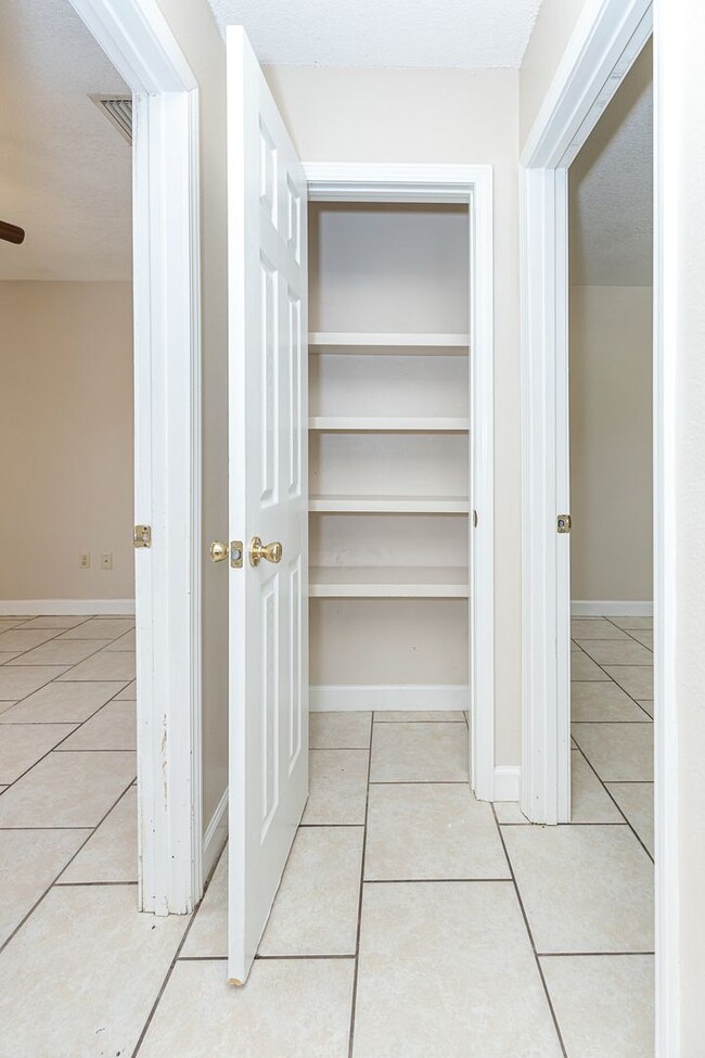 Building Photo - 3 Bedroom home in Gautier
