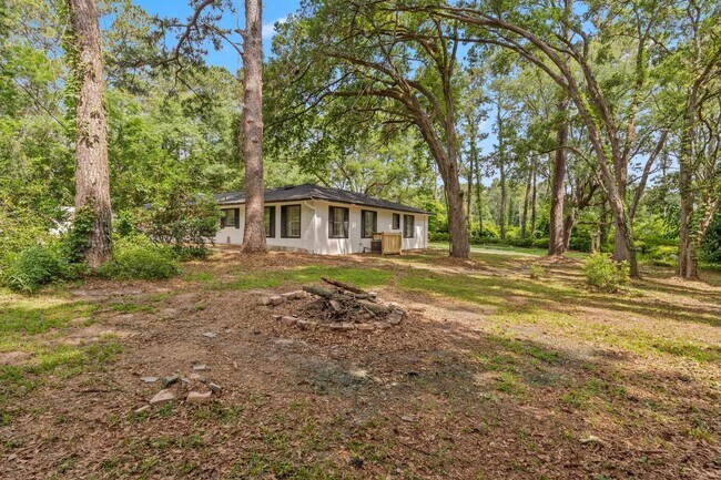 Building Photo - 3333 Meadow Hill Rd