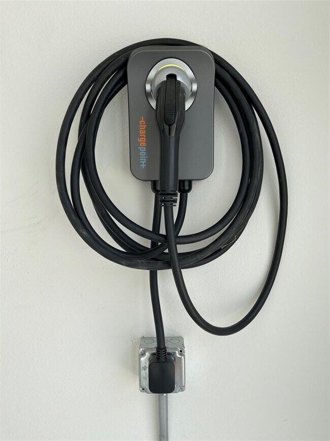 Building Photo - 1106 Walton Ln