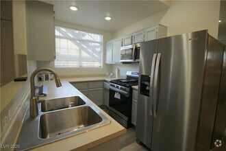 Building Photo - 2201 Ramsgate Dr
