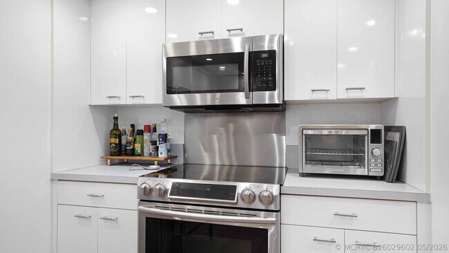 Building Photo - 4750 S Ocean Blvd