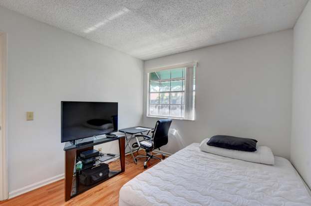 Building Photo - 6553 Via Regina