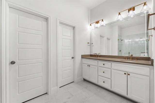 Building Photo - 2124 Village Walk Ln