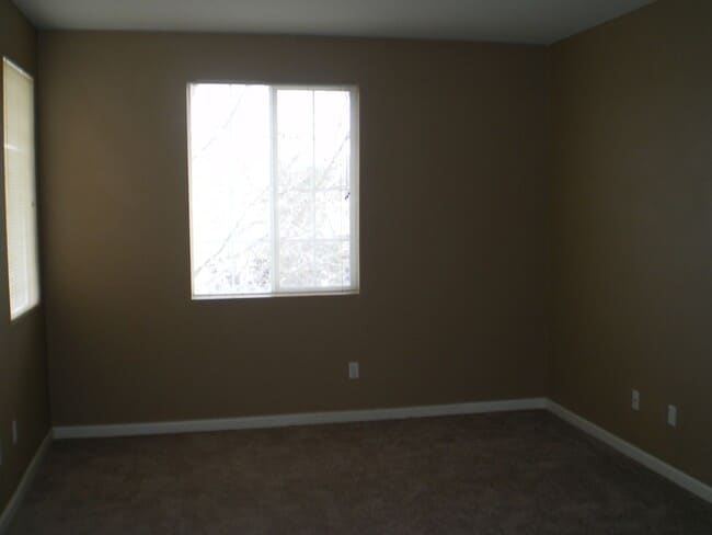 Building Photo - Natomas 4bd/2.5bth Single Family Home