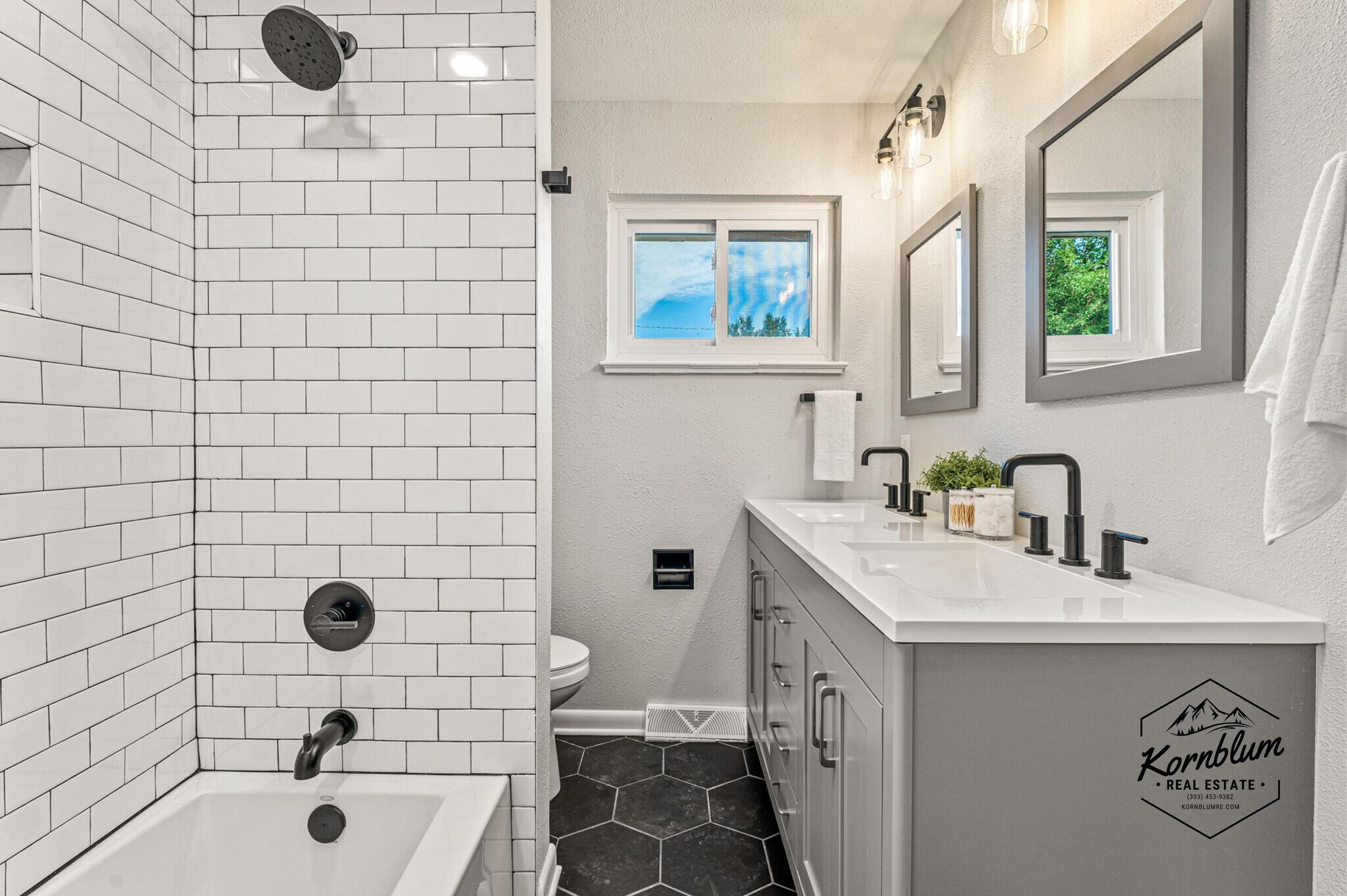 Main level bathroom - 3528 Krameria St