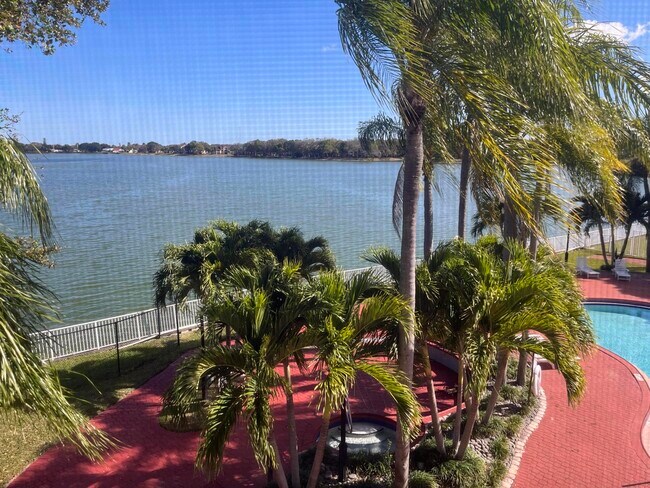 Building Photo - 2831 N Oakland Forest Dr