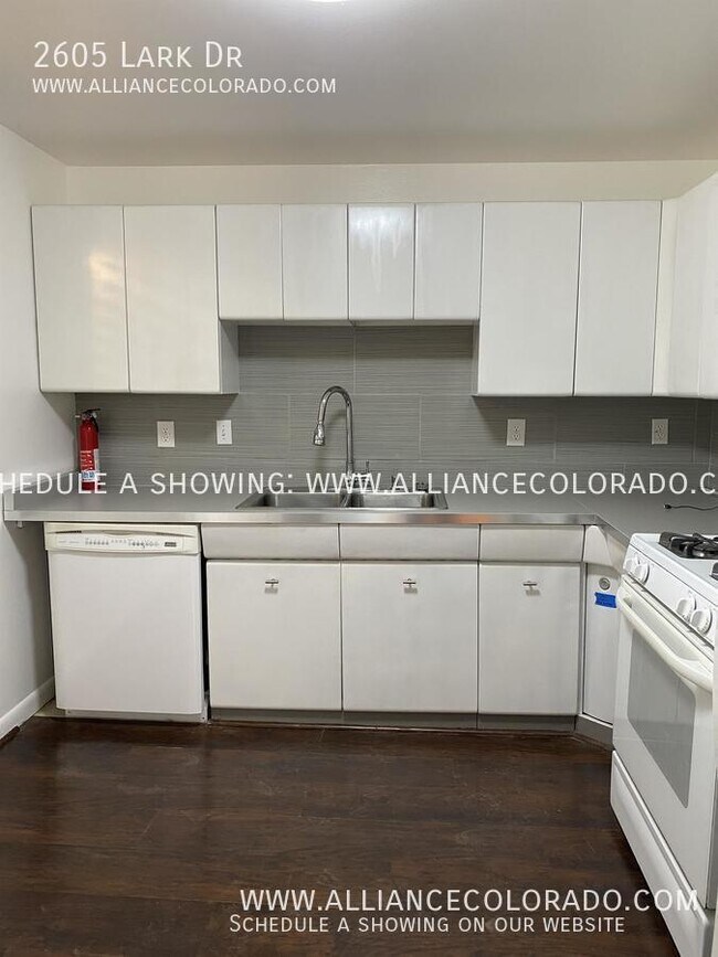 Building Photo - 2605 Lark Dr