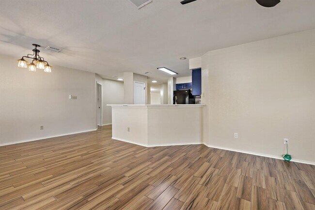 Building Photo - 2003 Dayflower Trce