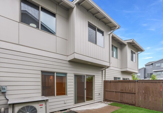 Building Photo - Beautiful 3 Bed, 2.5 Bath Rental Home in H...