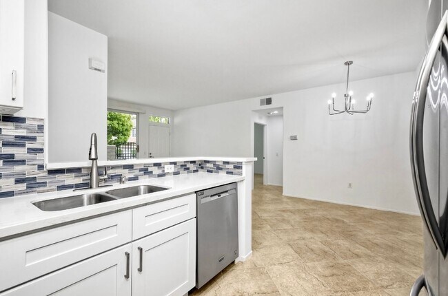Building Photo - Newly Remodeled - Stunning 2 Bedroom, 2 Ba...