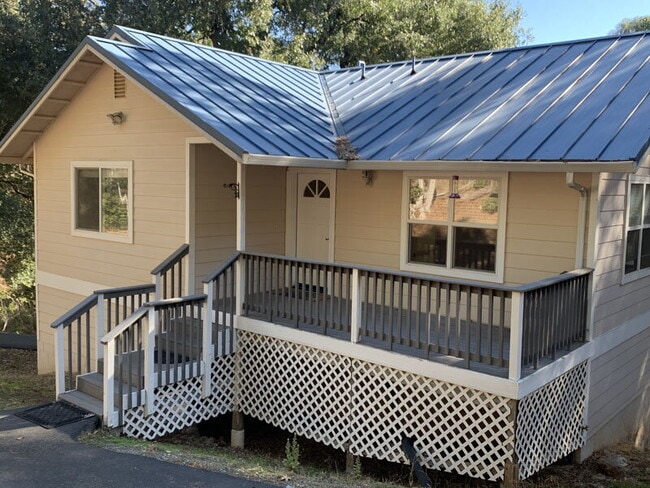 Primary Photo - Spacious 2-bedroom home near Lyons Park; rent includes water