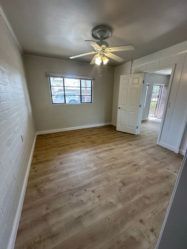 Building Photo - Charming 1-Bedroom Apartment in Short Acre...