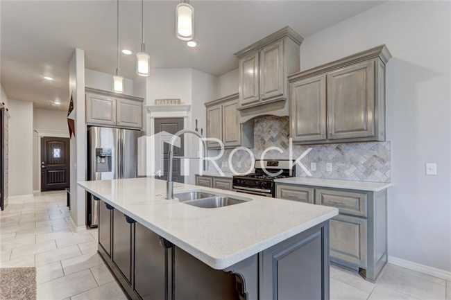 Building Photo - Gorgeous 3 Bedroom Home with Storm Shelter located in The Waters in Moore!! **All Appliances Incl...