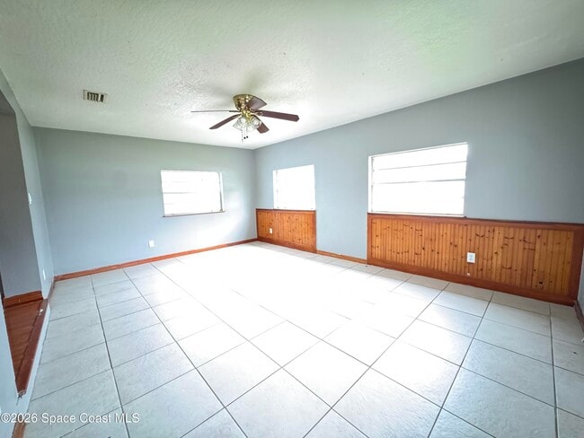 Building Photo - 2506 Stratford Dr