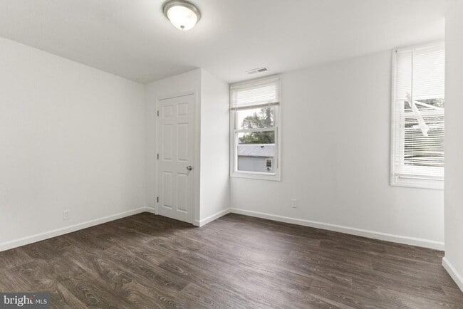 Building Photo - 211 Broad St