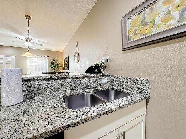 Building Photo - 8986 Shine Dr