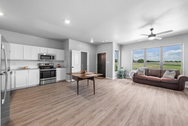Building Photo - 733 Meiomi Dr