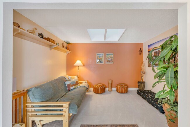 Building Photo - FULLY FURNISHED Home in the Mountains