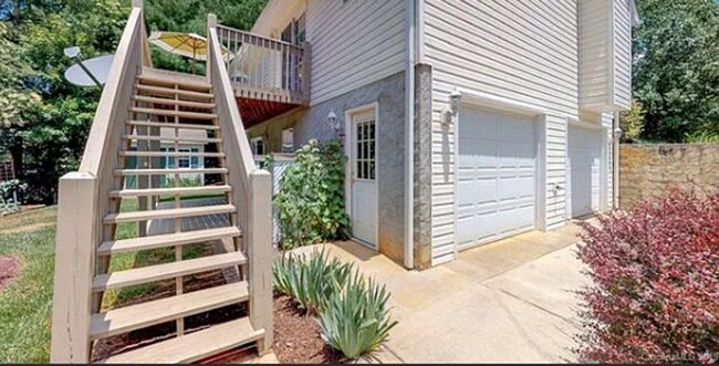 Building Photo - Gorgeous home in Weaverville available now!