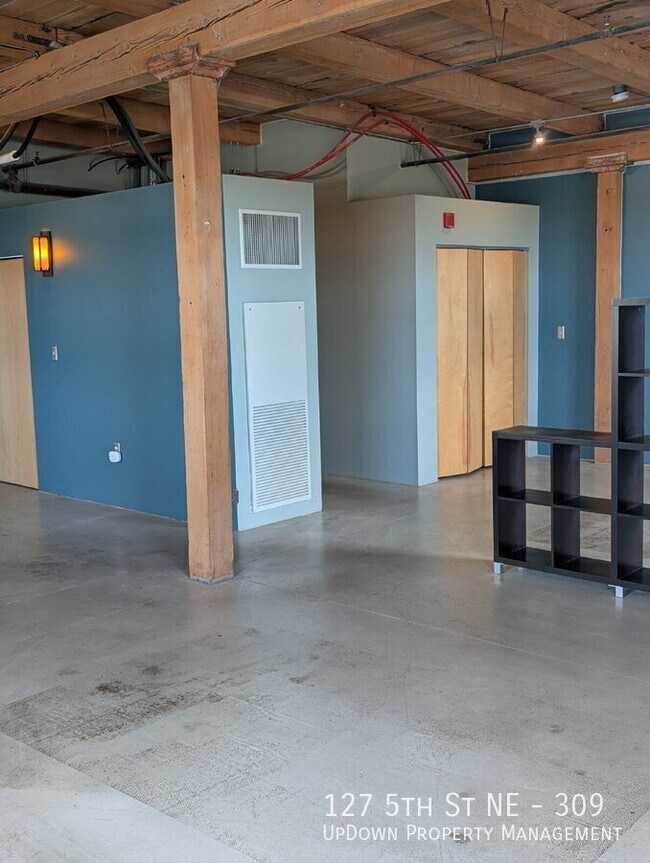 Building Photo - 127 5th St NE