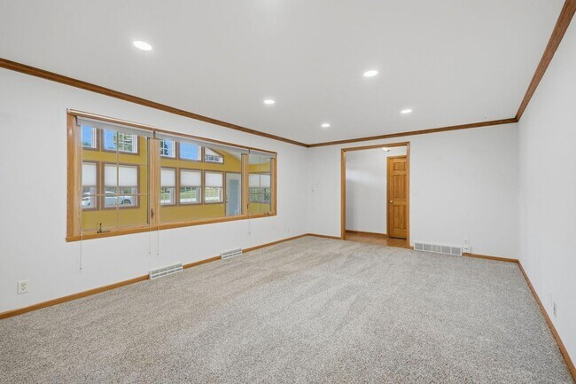 Building Photo - Willow Ridge