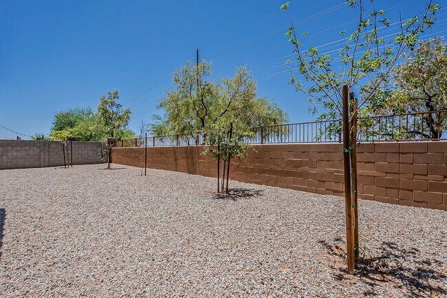 Building Photo - Spacious New-Build Family Home!