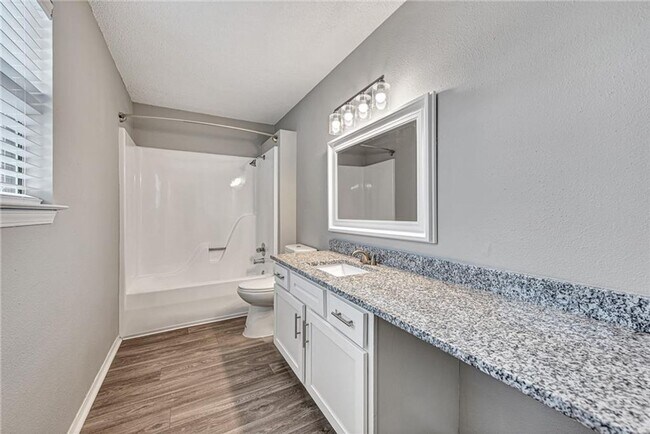 Building Photo - Updated 2 Bed 2 Bath Townhome located in East Fayetteville. Pool access included!